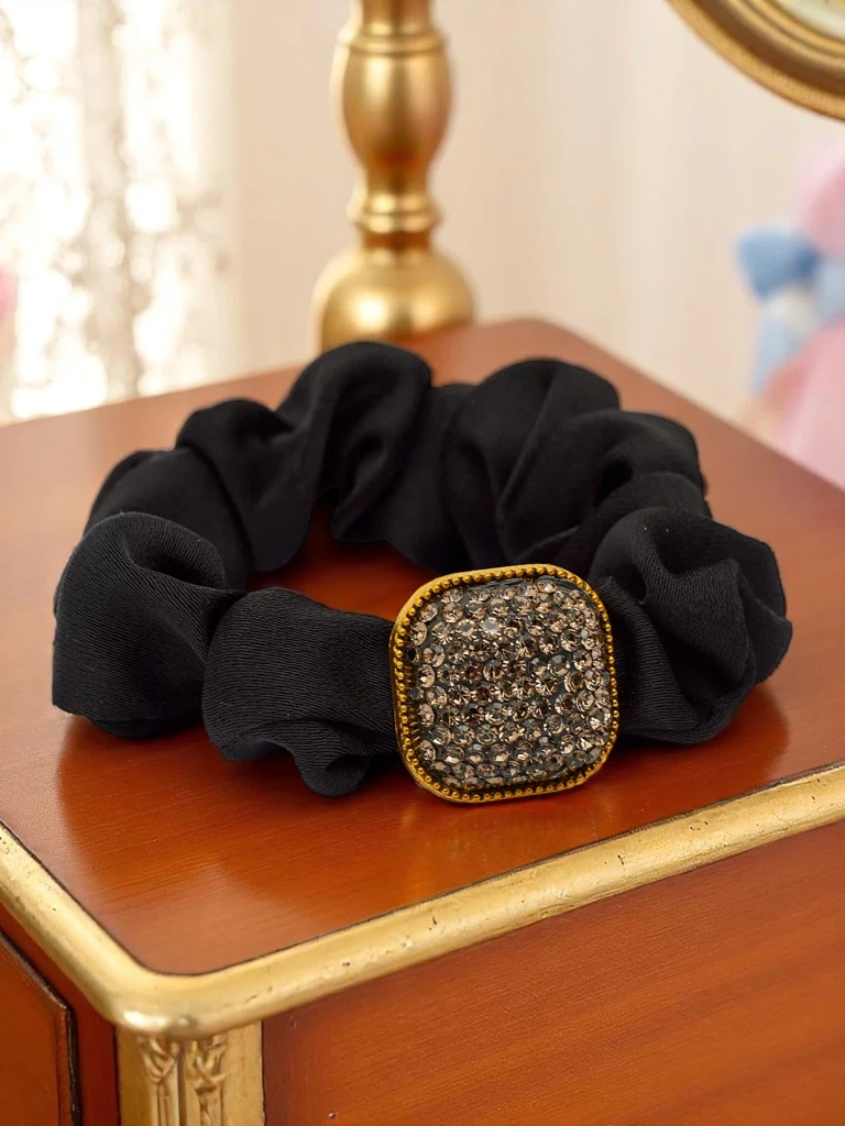 Royalfashion Elastika za lase z dekorativnim kamenčkom iz satenskega sijaja