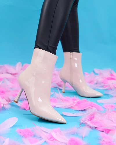 Royalfashion Bež lakirani ženski elegantni klasični škornji s stiletto peto