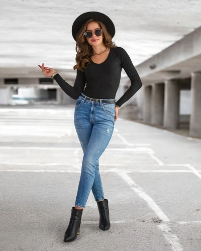 Royalfashion Czarny damski sweter z dekoltem w serek