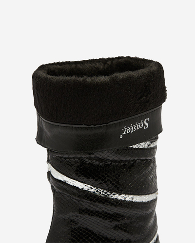 Royalfashion Czarno- srebrne damskie kozaki na szpilce z tłoczeniem w paski Felifea