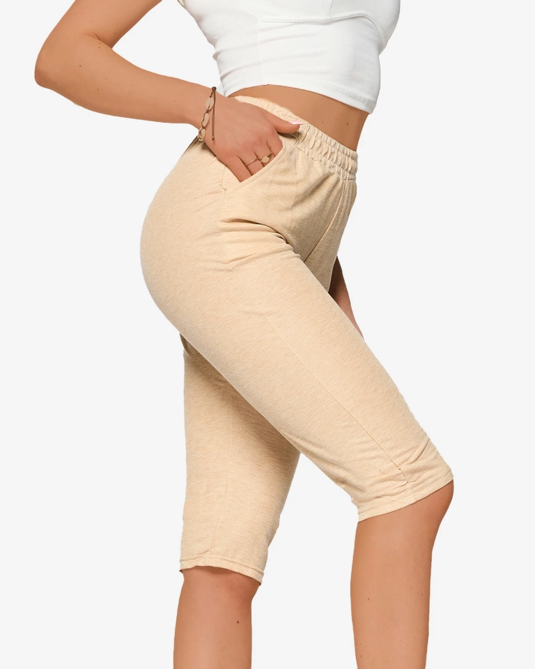 Royalfashion Materiałowe spodenki damskie 3/4 w kolorze beżowym PLUS SIZE