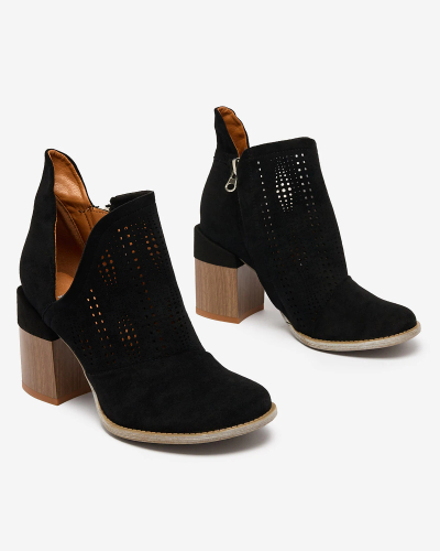 Royalfashion Aglutani škornji z naramnicami v črni barvi Revivela