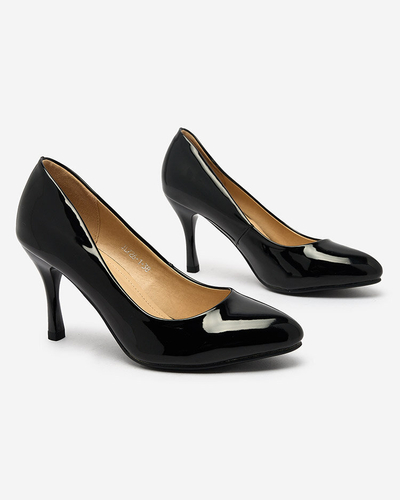 Royalfashion Črne lakirane čevlje Degonola s peto