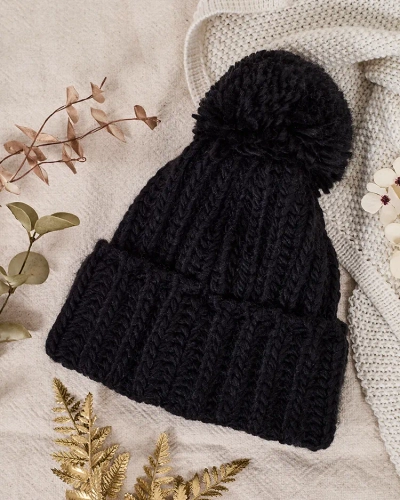 Royalfashion Ženska pletena kapa s pompomom