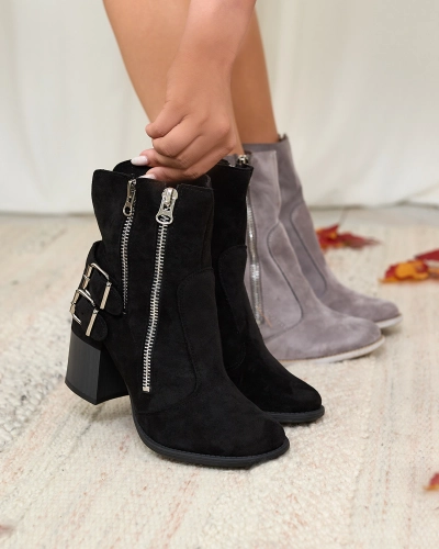 Royalfashion Ženski črni škornji z dekoracijo Feirrgo