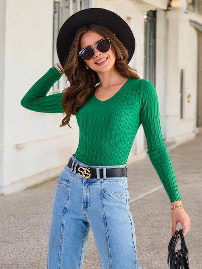 Royalfashion Zielony damski sweter z dekoltem w serek