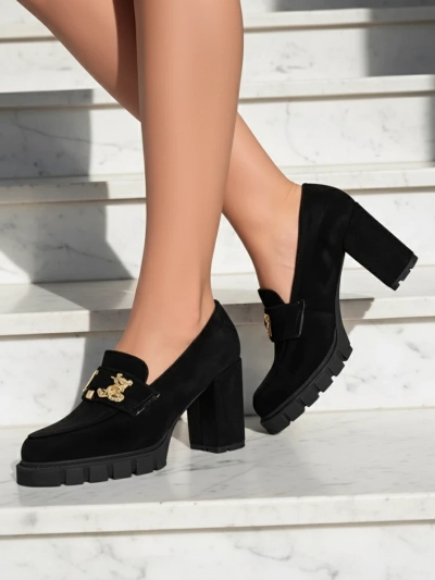 Osupljivi Črni Čevlji s Peto iz Semiš Eleganten in Moden