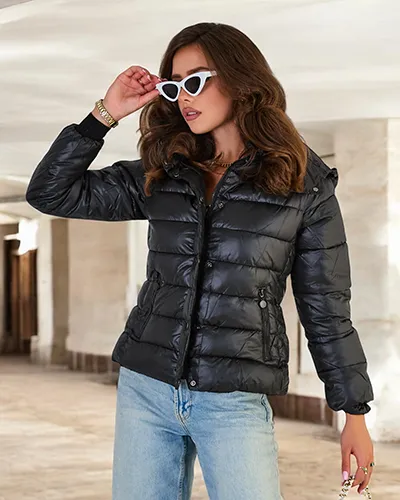 Royalfashion Črna ženska prešita jakna s kapuco