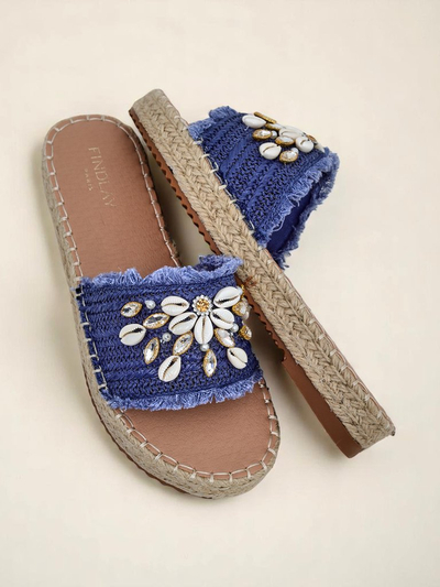 Poletni natikači Royalfashion Calista – svetlo modri s školjkami na ravnem podplatu