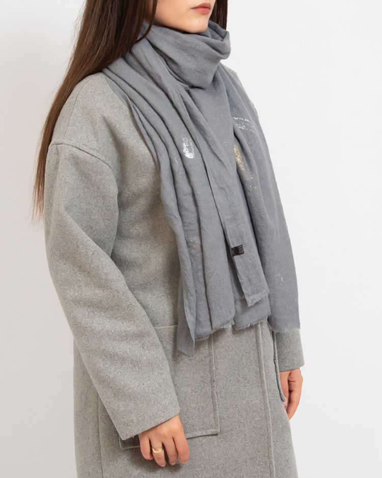 Royalfashion Siv ženski tanek šal z bleščicami