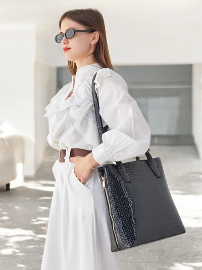 Royalfashion Torbica iz patentne kože za ženske z embosiranjem