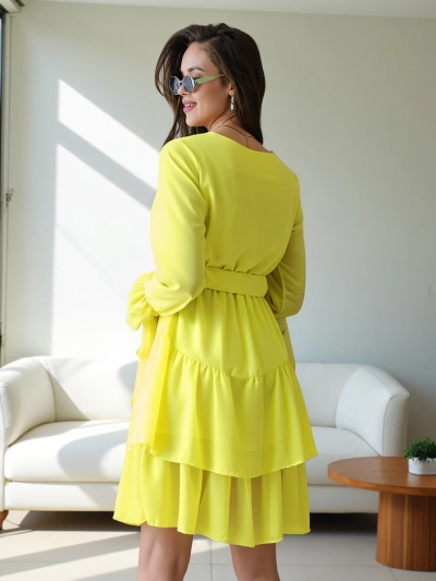 Royalfashion Ženska mini obleka z volančki in ovitim dekoltejem