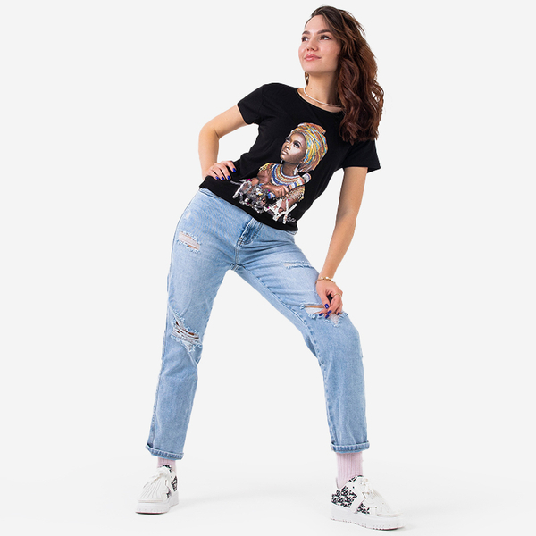 Royalfashion Czarny damski t-shirt z kolorowym printem i cekinami