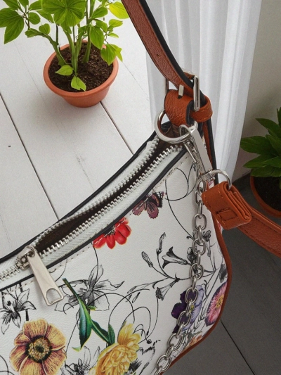 Royalfashion Mala ženska torbica iz eko usnja z vzorcem cvetlic Lily Bloom