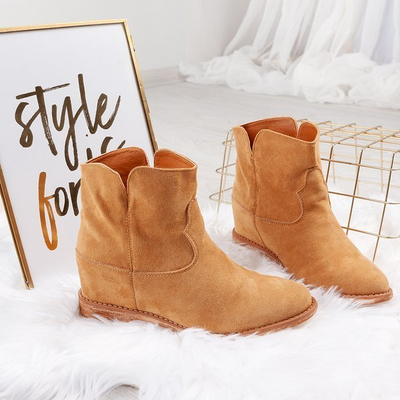 Royalfashion Kowbojki na krytym koturnie w kolorze camel Bluestone