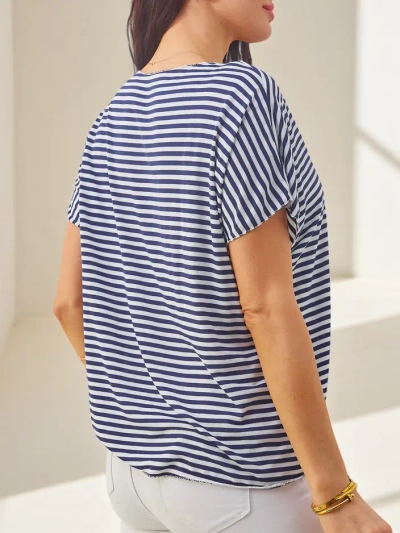 Royalfashion Ženska viskoza bluza s črtami, kratkimi rokavi in bleščicami