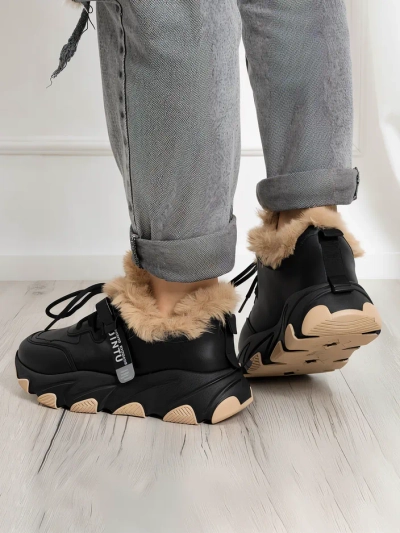Czarne sportowe sneakersy damskie z futerkiem Nonua- Obuwie