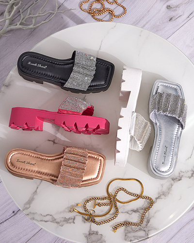 Royalfashion Białe klapki damskie z cyrkoniami Emkoy