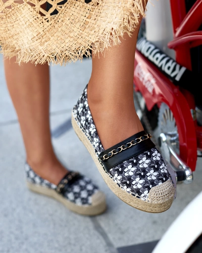 Royalfashion Czarne espadryle w kwiaty Azzaxi