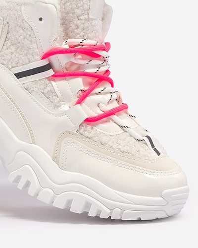 Royalfashion Białe sportowe buty damskie z futerkiem i neonowymi różowymi sznurówkami Sagglo