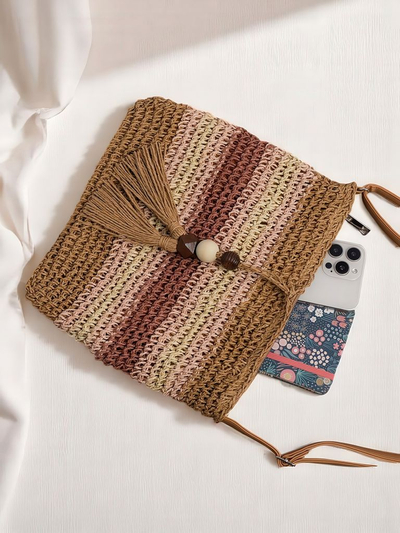 Royalfashion Majhna ženska torbica iz slame s črtastim vzorcem in okrasnim obeskom za ključe. 1 predal, žep, zadrga. Elegantna in lahka – popolna za poletje in sprehode! 87654321 <p>Vrnjeni izdelek mora imeti vse trajno pritrjene originalne etikete, še ve