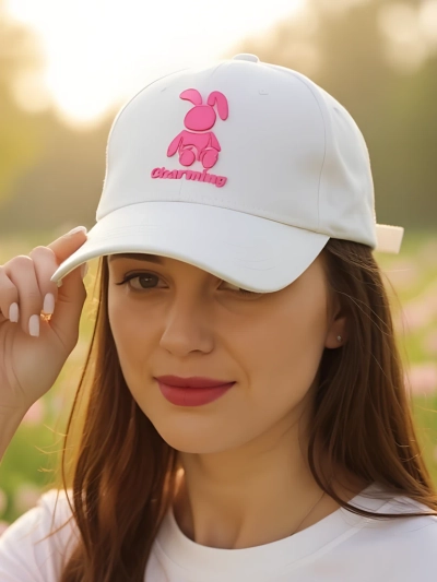 Royalfashion Čepka z našitkom Zajček Mežik