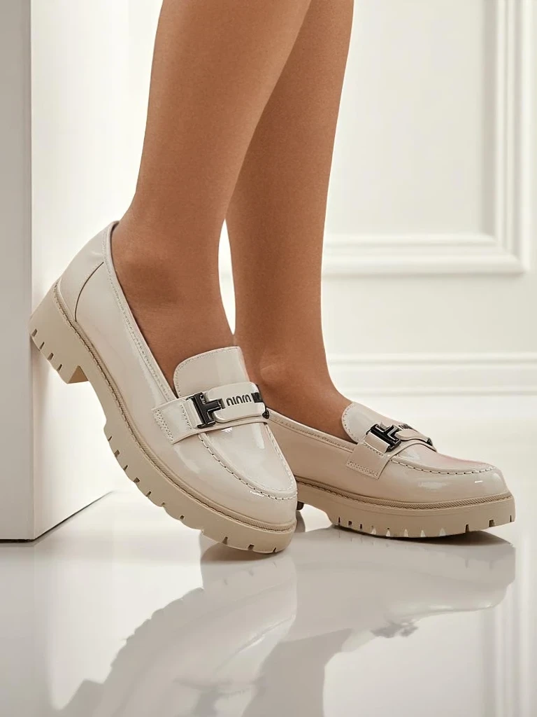 Ženski loafers Atena bež z ravno peto iz ekološkega usnja