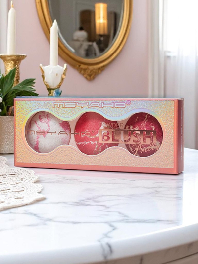 Paleta 3 odtenkov osvetljevalnega rdečila za lica barva