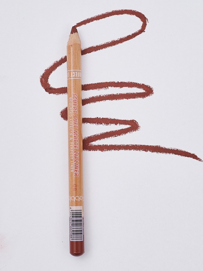 Brezbarvna šminka v odtenku Spiked with Rum