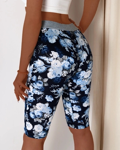 Royalfashion Niebieskie damskie spodenki 3/4 z kwiatowym wzorem PLUS SIZE