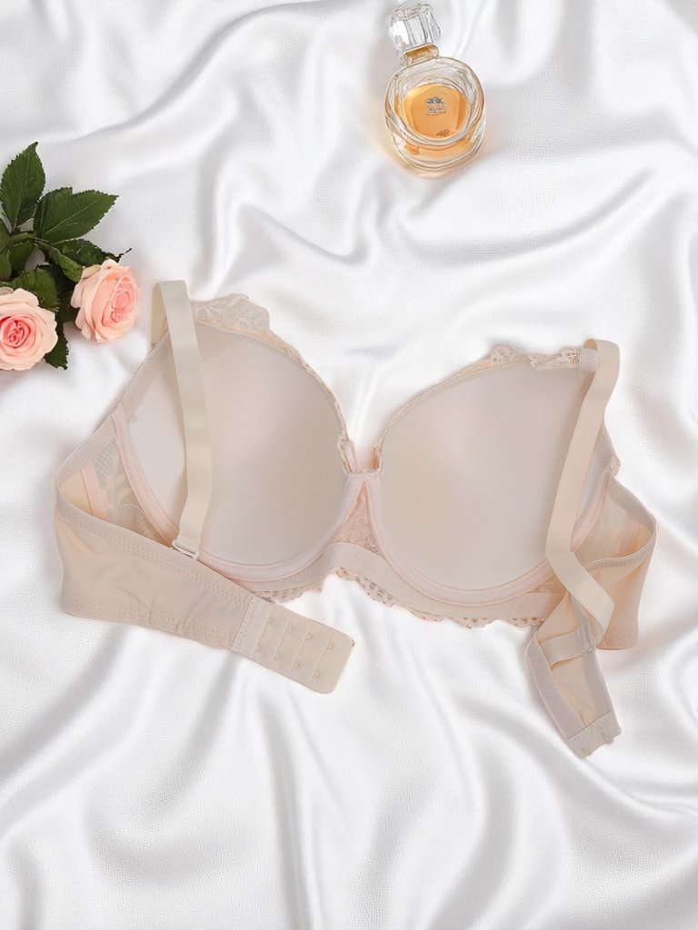 Royalfashion Ženski podložen modrček s čipko Delicate Grace