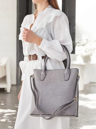 Royalfashion Lakirana ženska torbica z embosiranjem