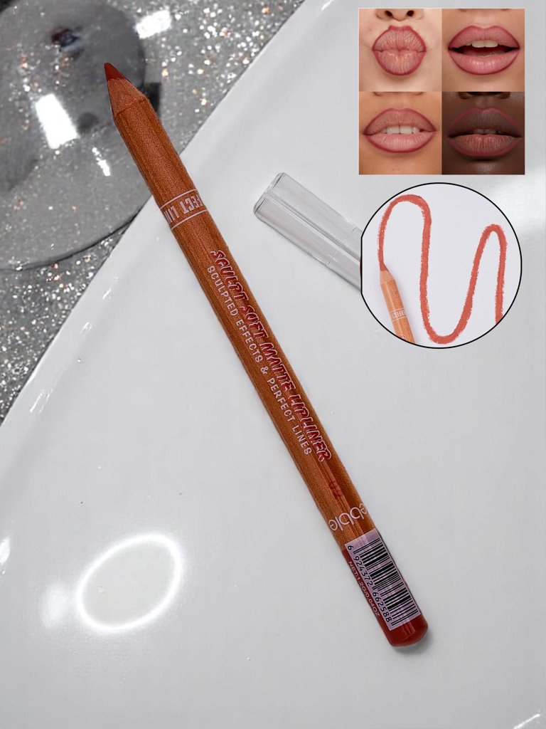 Svinčnik za ustnice v odtenku Rosy