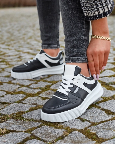 Royalfashion Eko-skórzane damskie czarne casualowe buty sportowe z białymi wstawkami Netiris