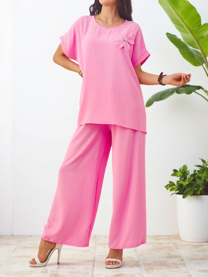 Royalfashion Ženska kratkoročnica s dekorativnim cvetom in širokimi hlačami