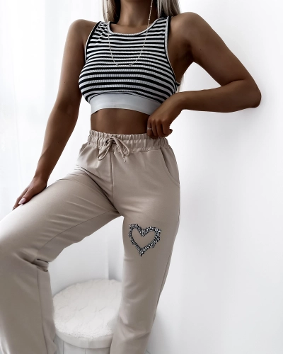 Royalfashion Damskie beżowe spodnie dresowe z ozdobą z cyrkonii