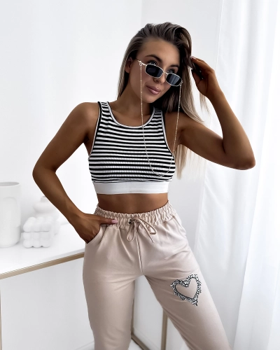Royalfashion Damskie beżowe spodnie dresowe z ozdobą z cyrkonii