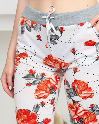 Royalfashion Kwiatowe spodenki damskie 3/4 w kolorze biało- czerwonym PLUS SIZE
