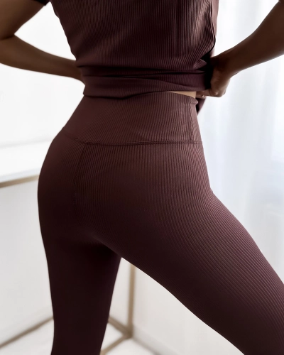 Royalfashion Ciemnobrązowy damski komplet sportowy z serduszkiem