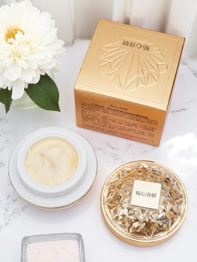 Proti-gubna in posvetlitvena krema za obraz