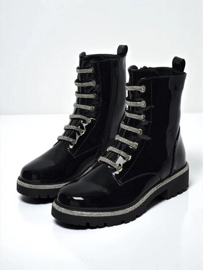 Lakirani ženski gležnarji s vezalkami Fjorra