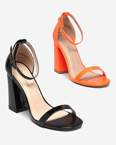 Royalfashion Czarne damskie sandały na słupku Whopso