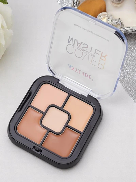 Matirana in vodoodporna paleta za konturiranje s 5 korektorji v nude odtenku 02