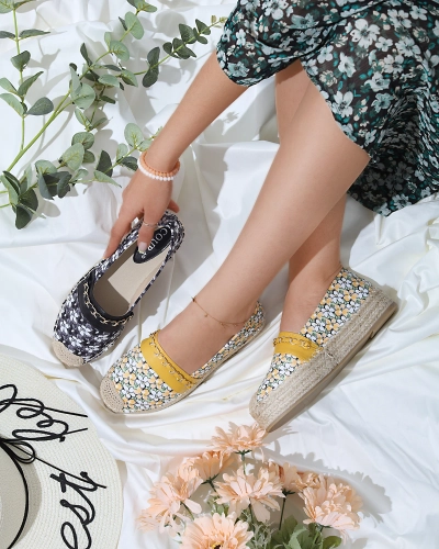 Royalfashion Czarne espadryle w kwiaty Azzaxi