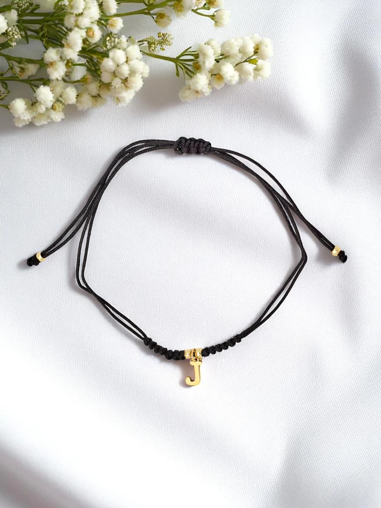 Ženska zapestnica s črko J