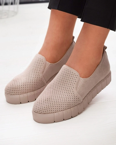 Royalfashion Ażurowe damskie pudrowe tenisówki slip on Cegeti