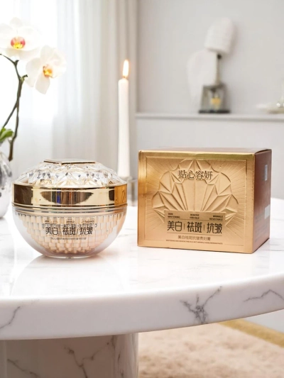 Proti-gubna in posvetlitvena krema za obraz