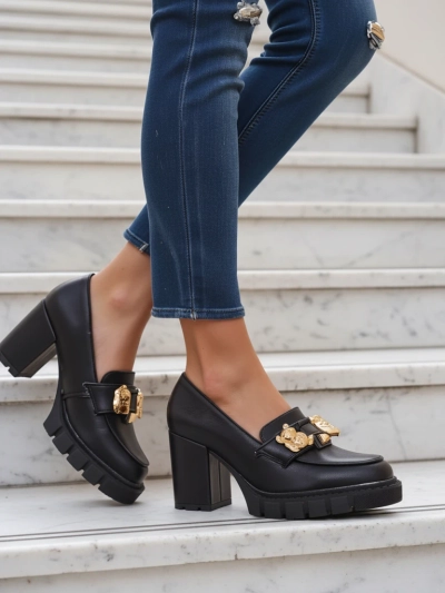 Ženski sandali Atene s stebričasto peto iz eko usnja v črni barvi