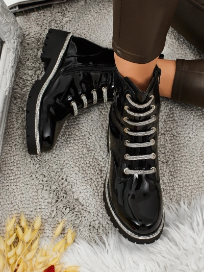 Lakirani ženski gležnarji s vezalkami Fjorra