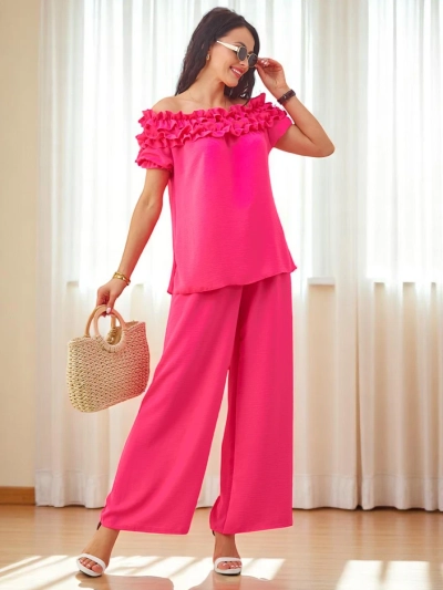 Royalfashion Ženski set s bluzo brez ramena in kratkimi rokavi ter dekorativnim izrezom ter širokimi hlačami